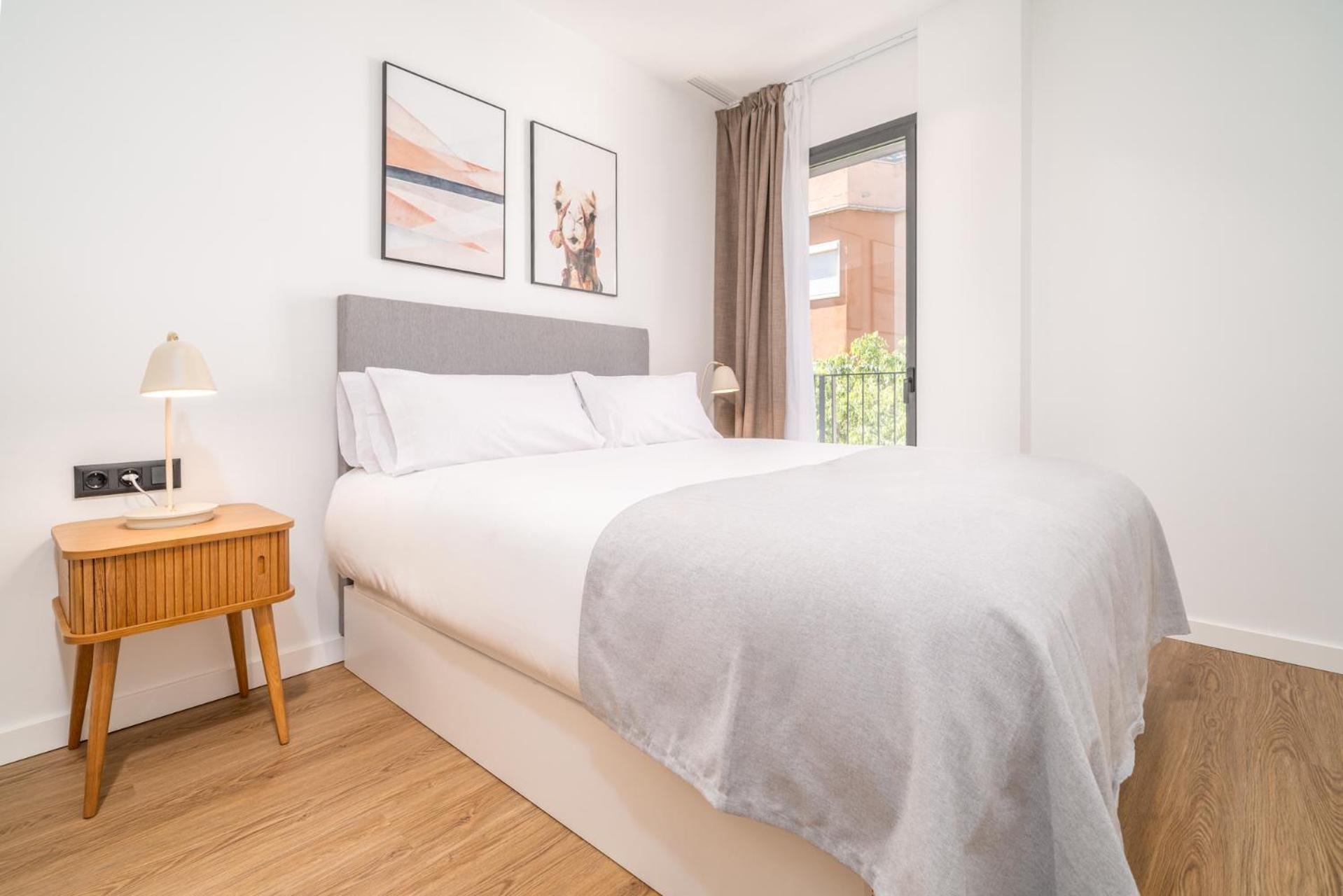 הוספיטלט דה יוברגאט Limehome Barcelona Placa Pirineus מראה חיצוני תמונה