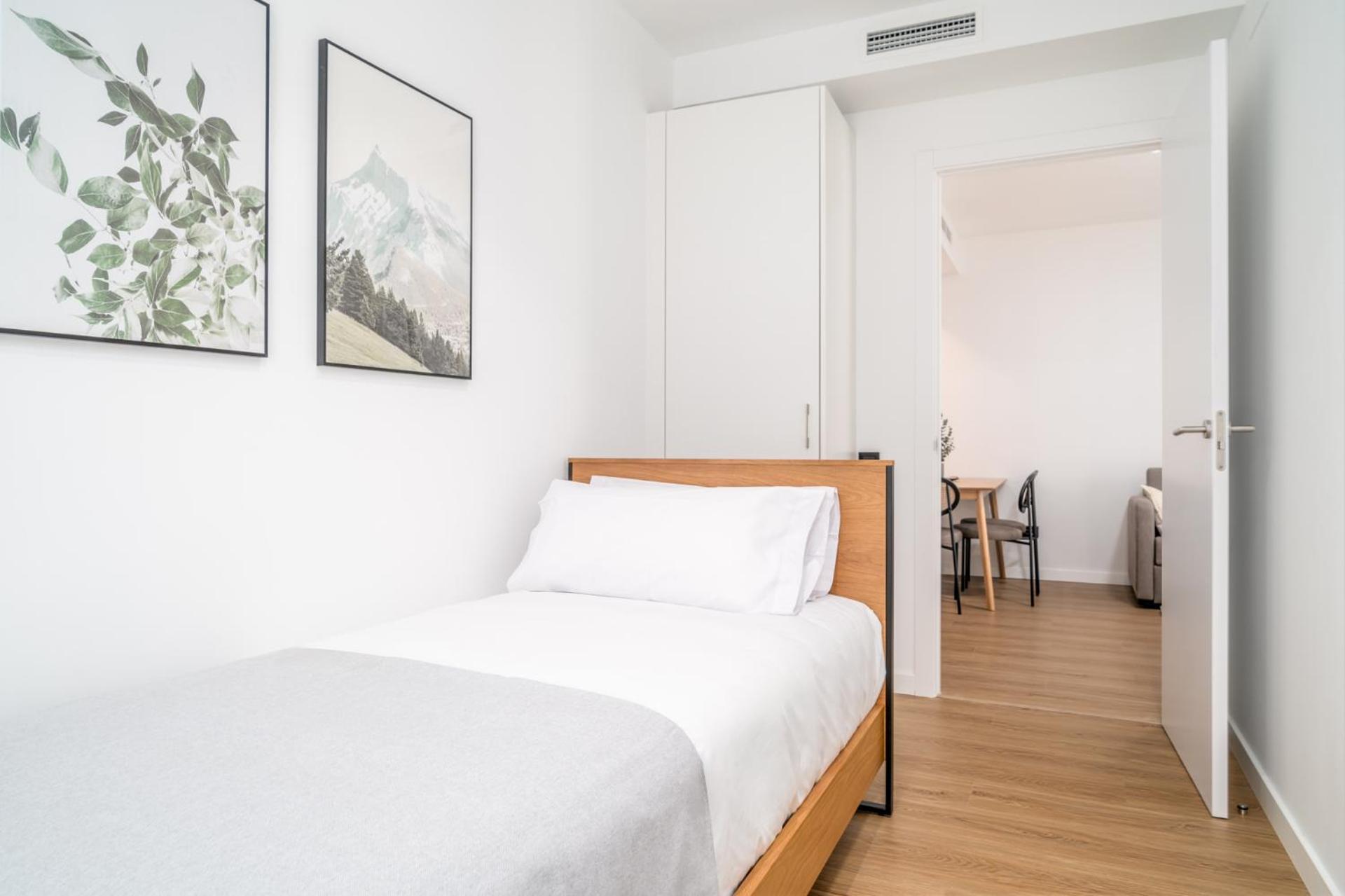 הוספיטלט דה יוברגאט Limehome Barcelona Placa Pirineus מראה חיצוני תמונה