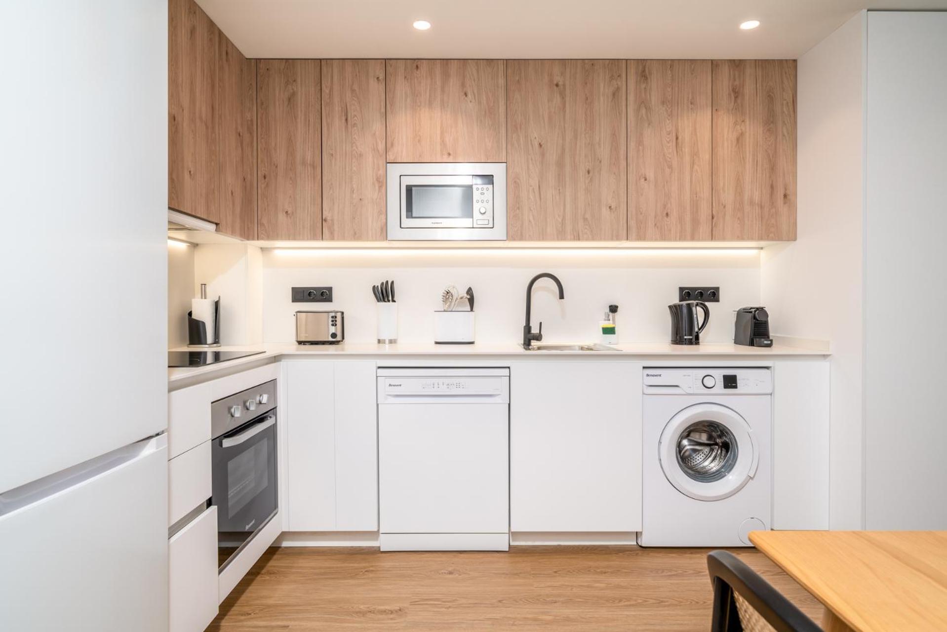 הוספיטלט דה יוברגאט Limehome Barcelona Placa Pirineus מראה חיצוני תמונה