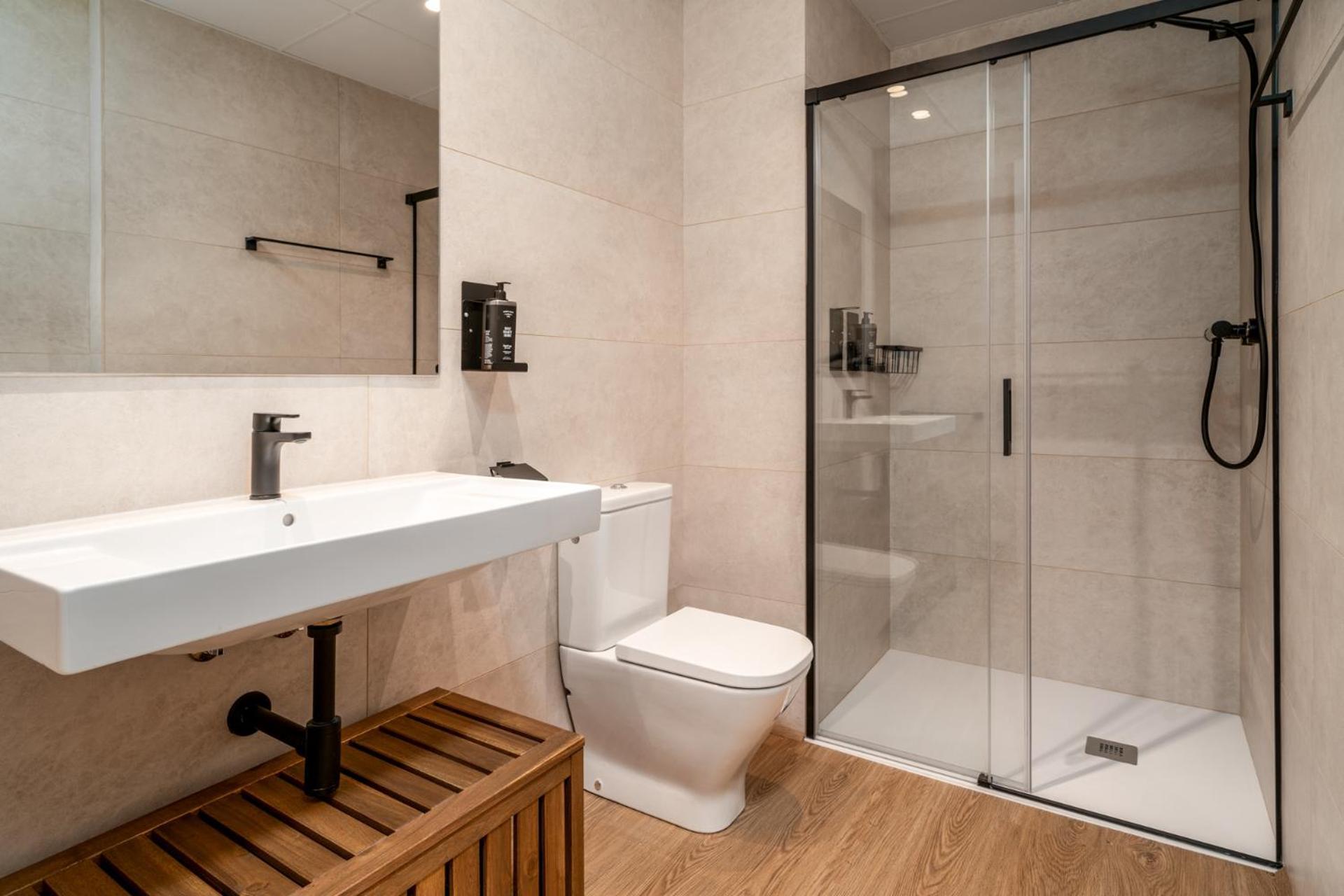 הוספיטלט דה יוברגאט Limehome Barcelona Placa Pirineus מראה חיצוני תמונה